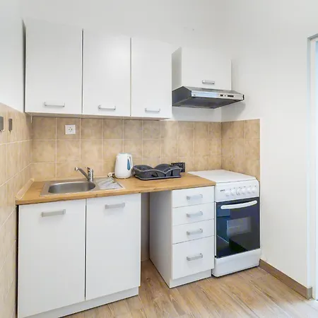 Center Dina 3 Apartman *